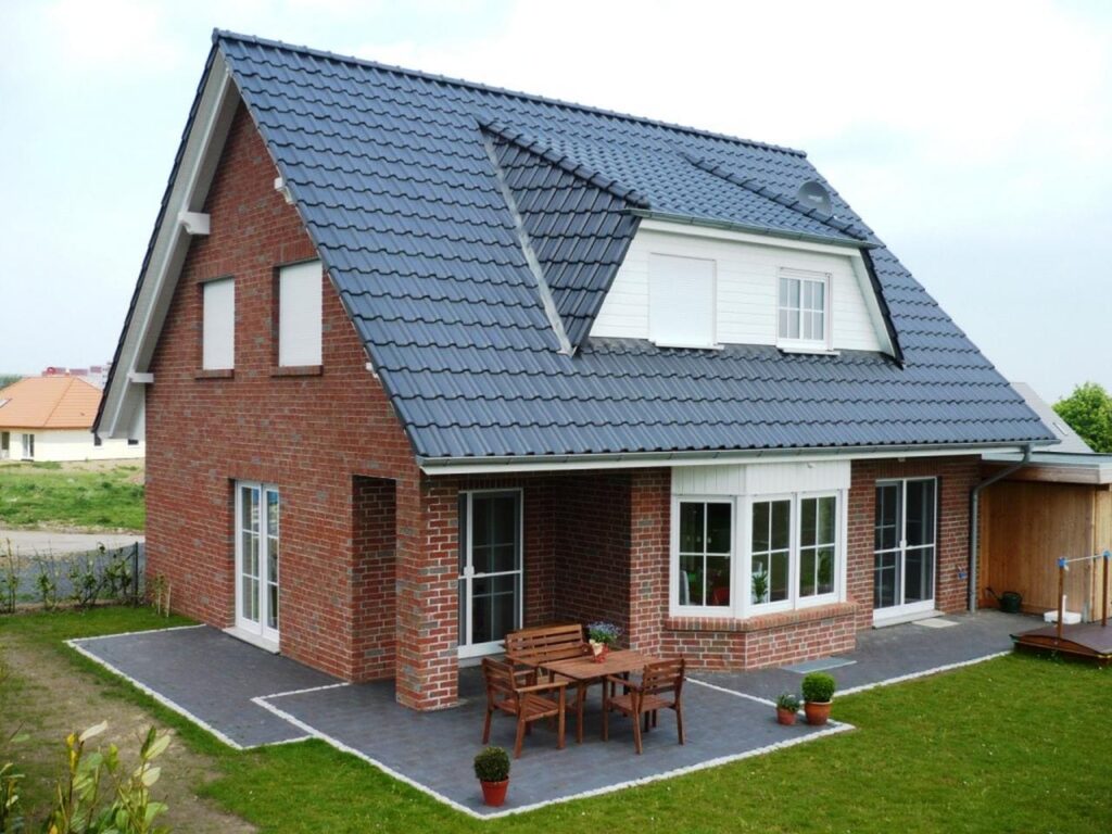 Фото примера дома с мансардой